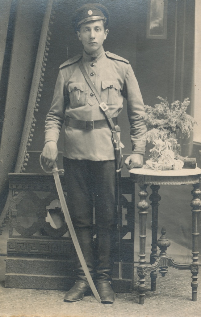Foto. Sisas, Vidrik - Võru 5. Kommunistliku Kütipolgu veteran.
