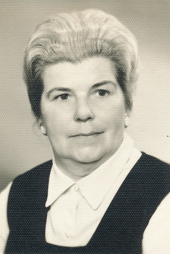 Foto. Zirkel, Olga (Mäekivi) - Võrumaa traktoristide kursuse lõpetaja Veriora vallast.