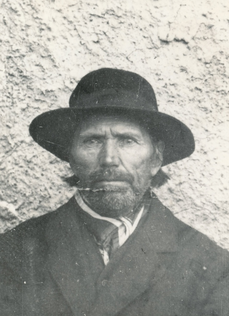 Foto. Tiits, Madis Johani p. (1848 - 1899), kelle suguvõsa asub Mõnistes alates 1750.a.