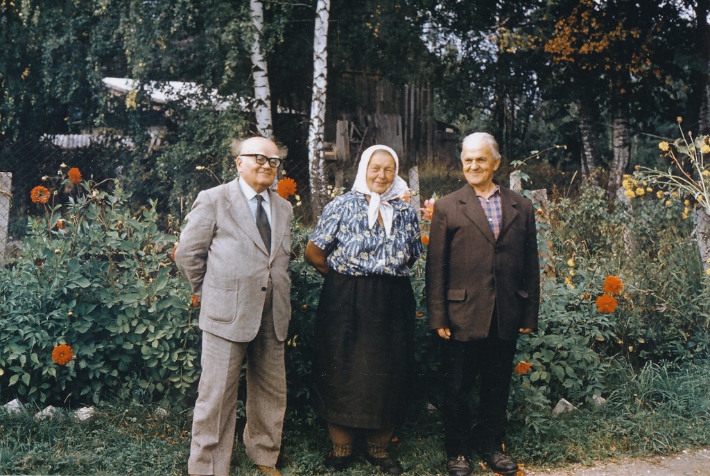 Foto. Paul Horma sugulastega Võrumaal. 1984.