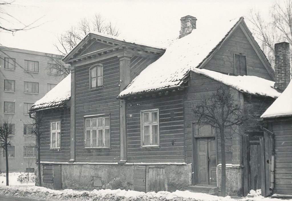 Foto.Elumaja Võrus Kreutzwaldi tn. 24. (viiulikunstnik J,Kotkase maja) lammutati 1978.a jaanuaris