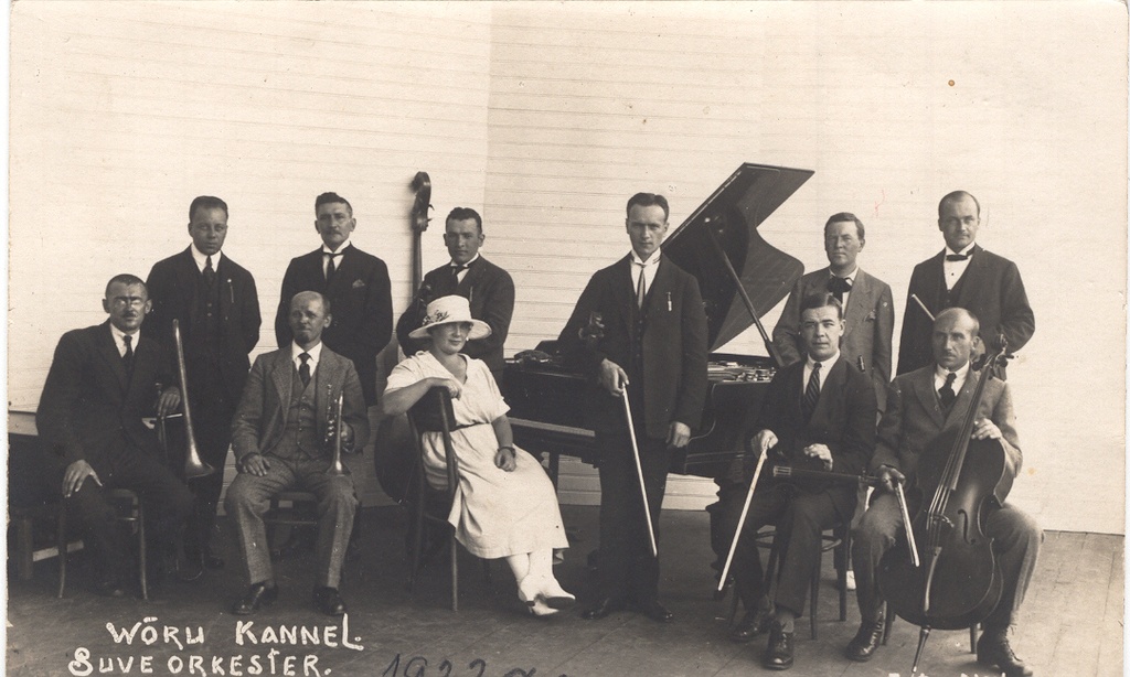 Foto  Wõru Kannel suveorkester 1922.a. Jaan Niiluse foto.esireas vasakult 2 Eduard Tamm