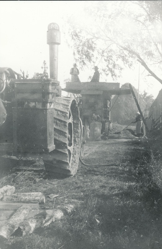 Foto.Rehepeks masinaga 20.sajandi I poolel