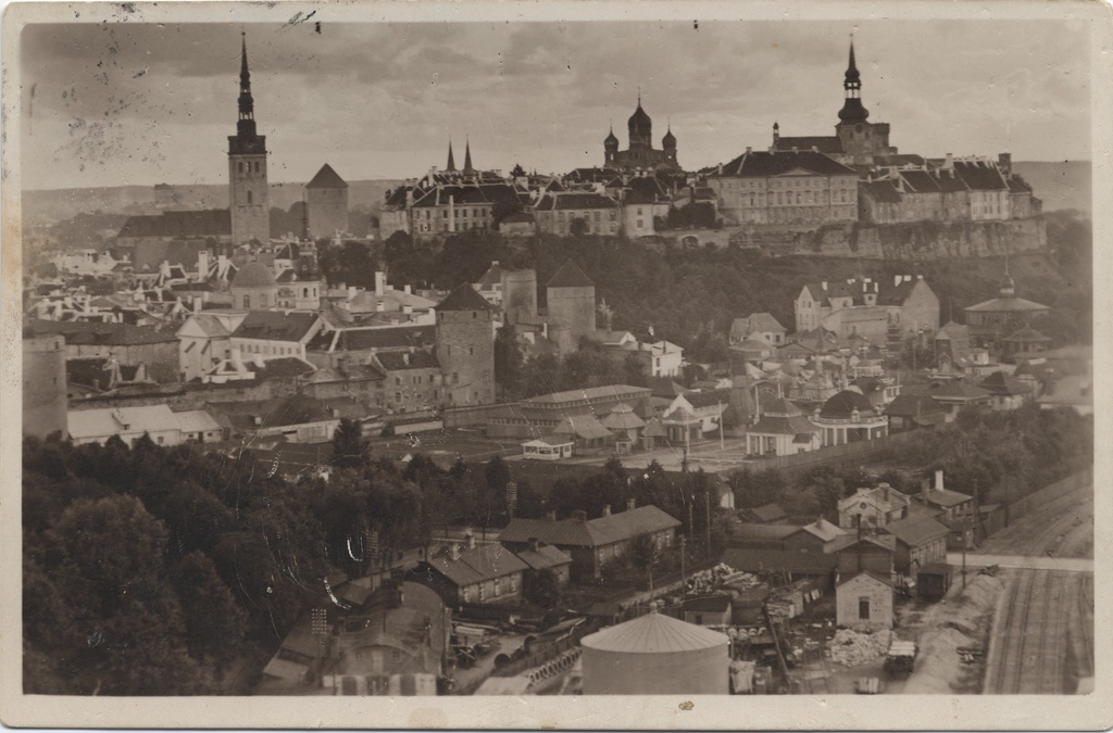 Estonia-tallinn : view to Toompi = a view of Domberg