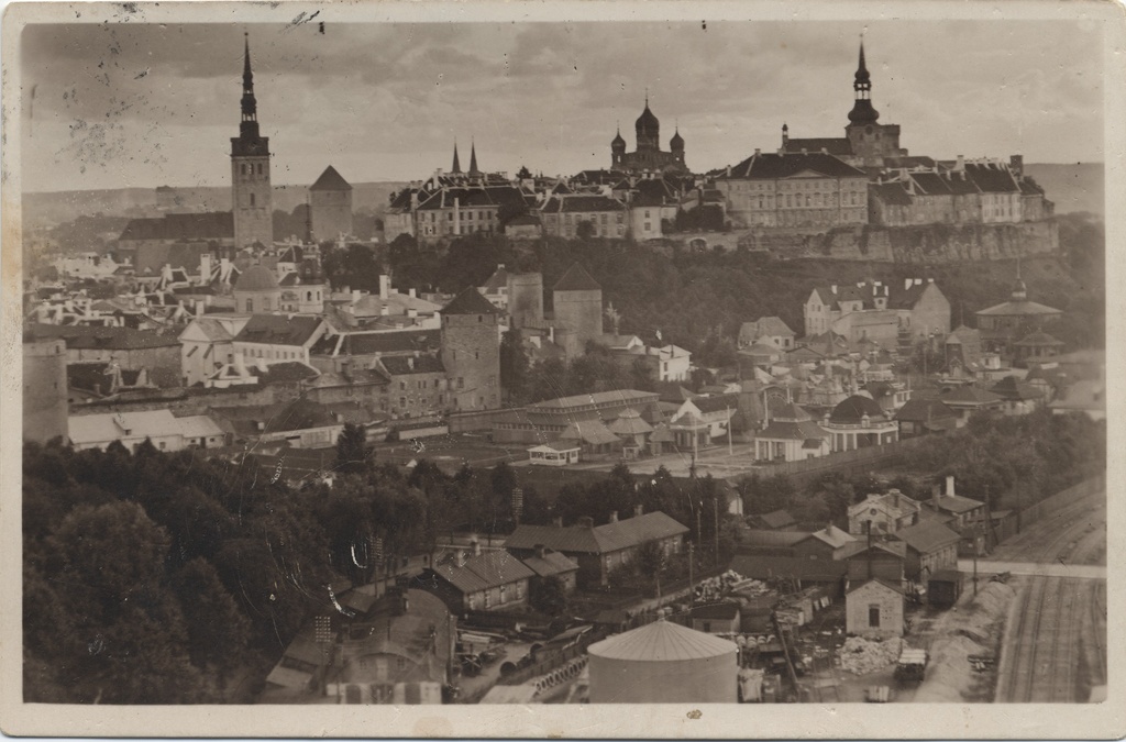 Estonia-tallinn : view to Toompi = a view of Domberg