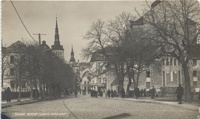 [tallinn] : view of the gates of the Great Bread  duplicate photo