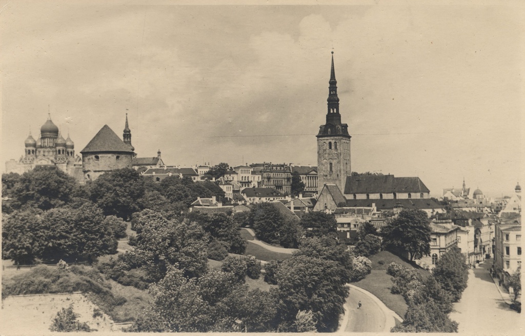Tallinn : view Toompeale = Reval : look at the Dom