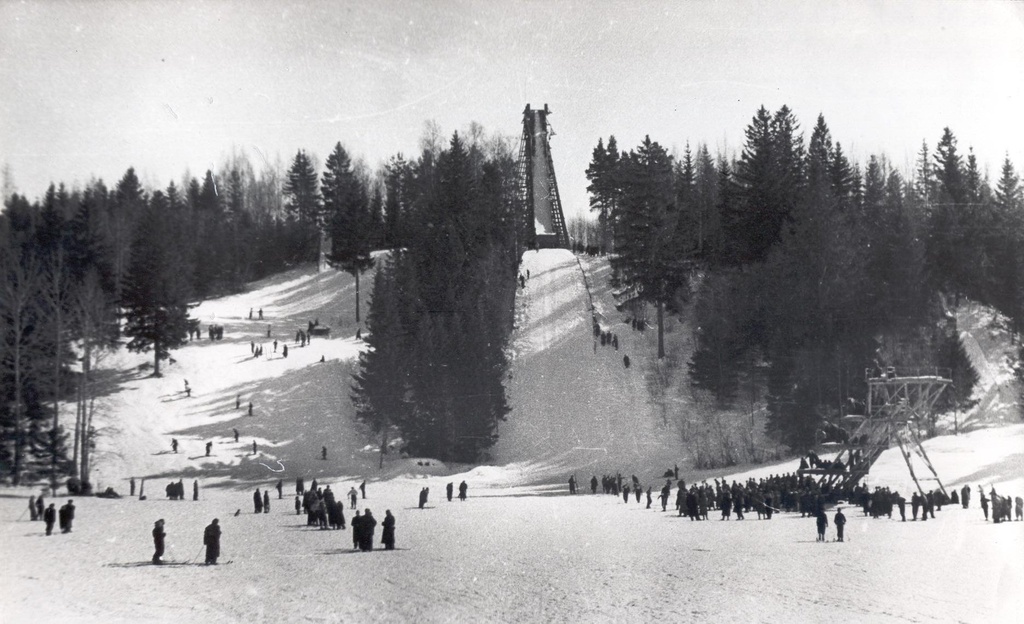 Foto. Kasaritsa - Andsumäe suusahüppetorn.