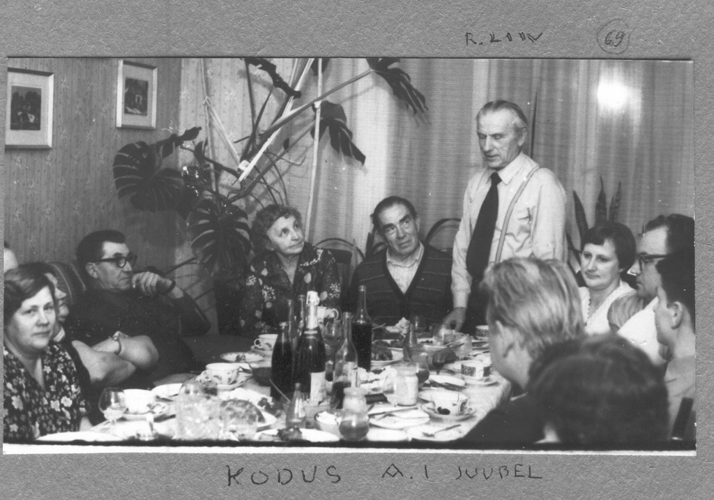 Fotoalbum. Aliide Ivaski sünnipäevalised 1977.a. oktoobris