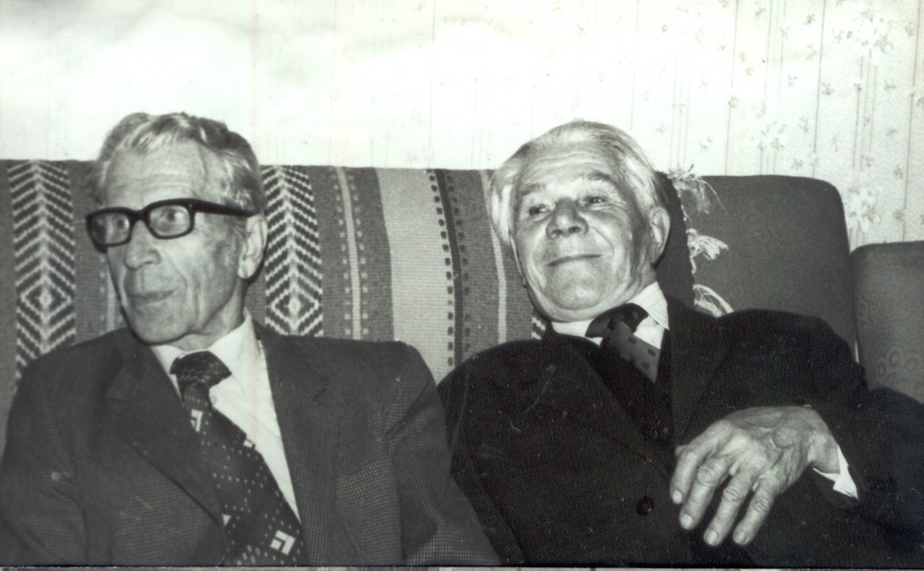 Fotoalbum. Ivask, Alberti  75. sünnipäev kodus septembris 1981.a. Külalised VÕS-i päevilt Valter Horm ja Hugo Hirjel.