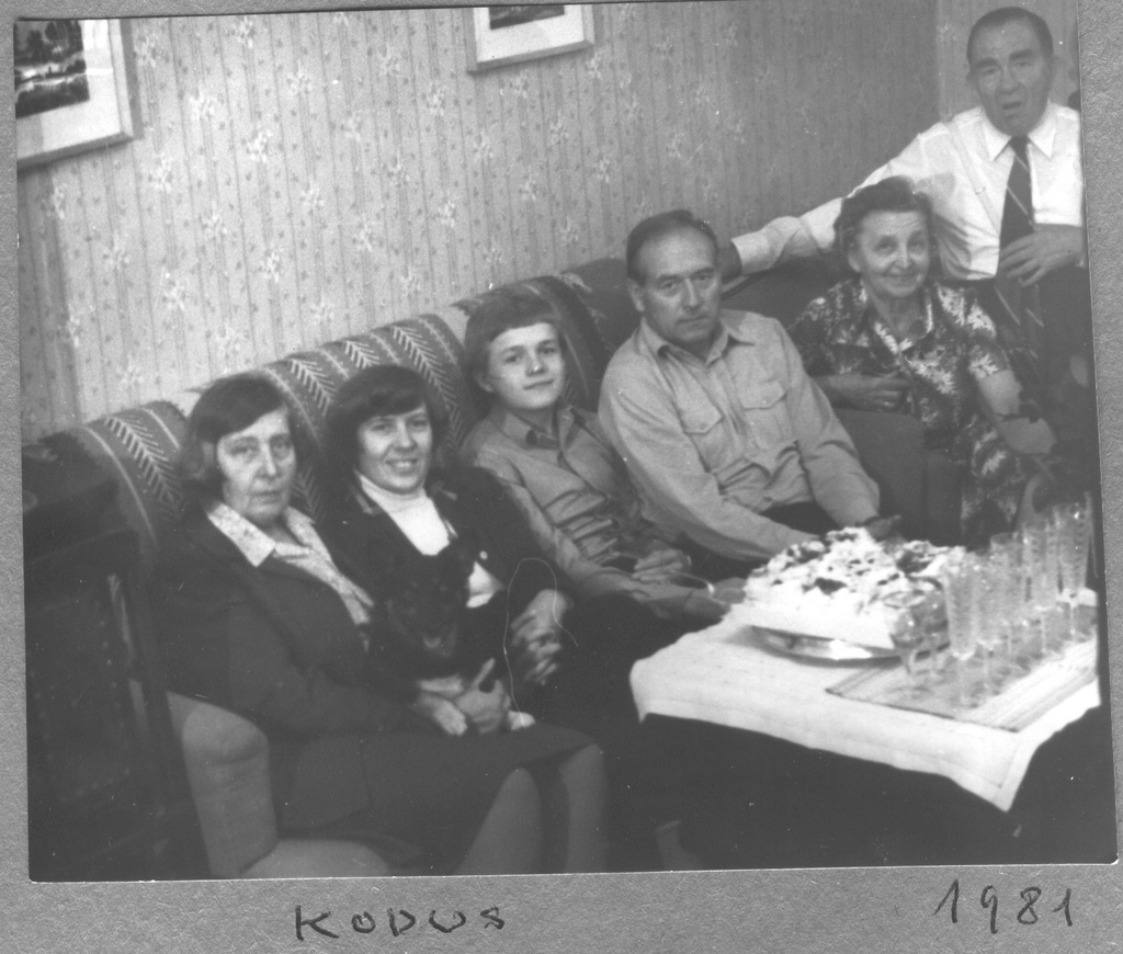 Fotoalbum. Albert Ivaski 75. sünnipäev pereringis septembris 1981.a.