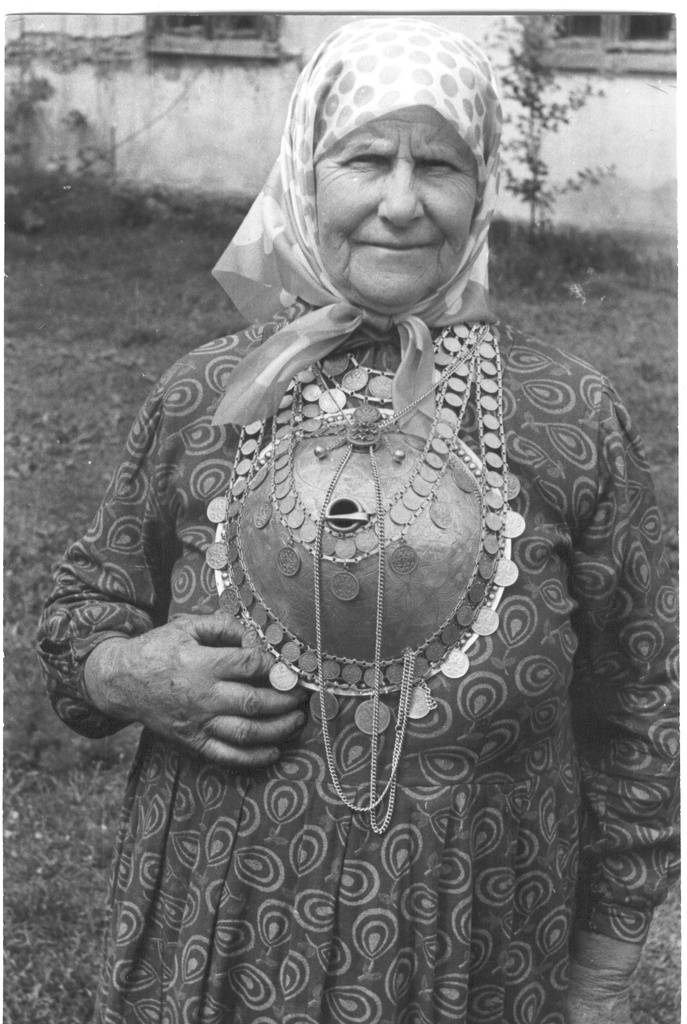 Foto. Ehetega setu naine XX sajandi I veerandil.