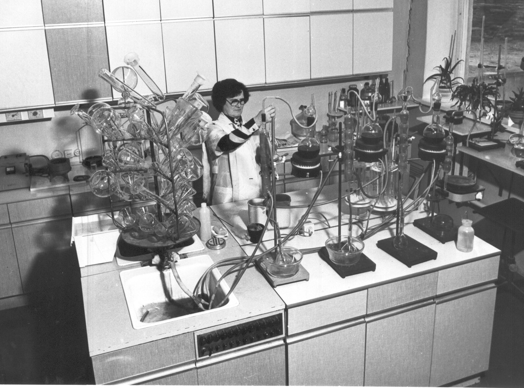 Foto. V. I. Lenini nim. kolhoosi veinitsehhi laboratoorium 1983.a.