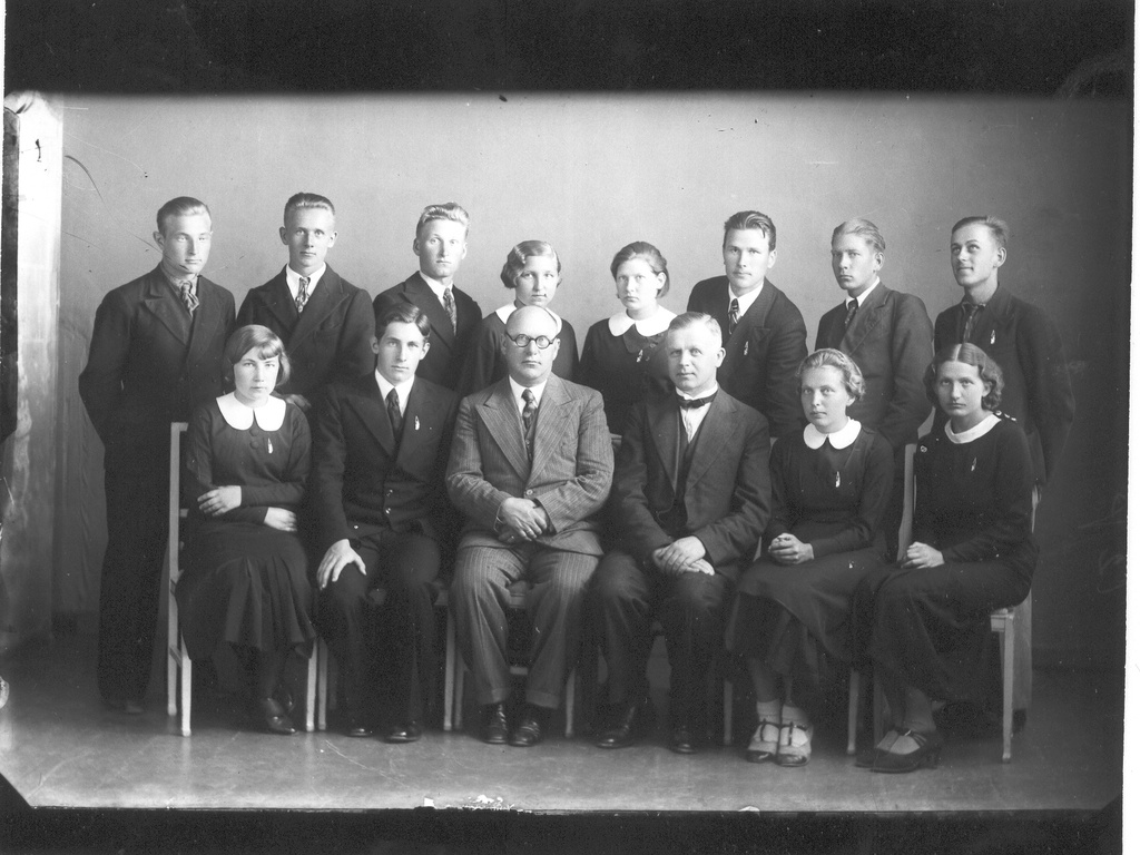 Foto. Võru gümnaasiumi reaalharu lõpetajad 1936.a.