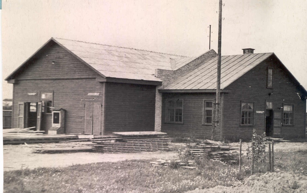 Foto. Võru Ehitusvalitsuse tootmisbaasi saeveski Räpina mnt. 11, ehitatud 1953.a.