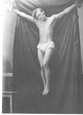 Foto.Rudolf  Kriisa Rudolf Sepale Mustjala kiriku altarimaali jaoks poseerimas umbes 1936.a.  duplicate photo