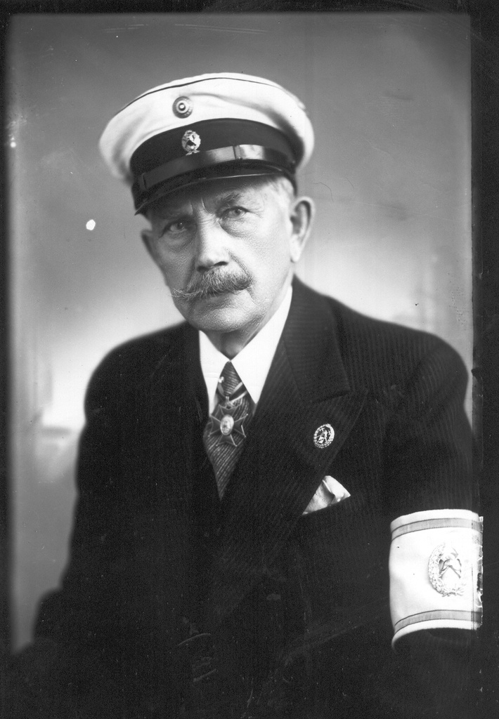 Foto. Võru Vabatahtliku Tuletõrje Ühingu liige Kivirand (Steinmann) 1930. aastatel.