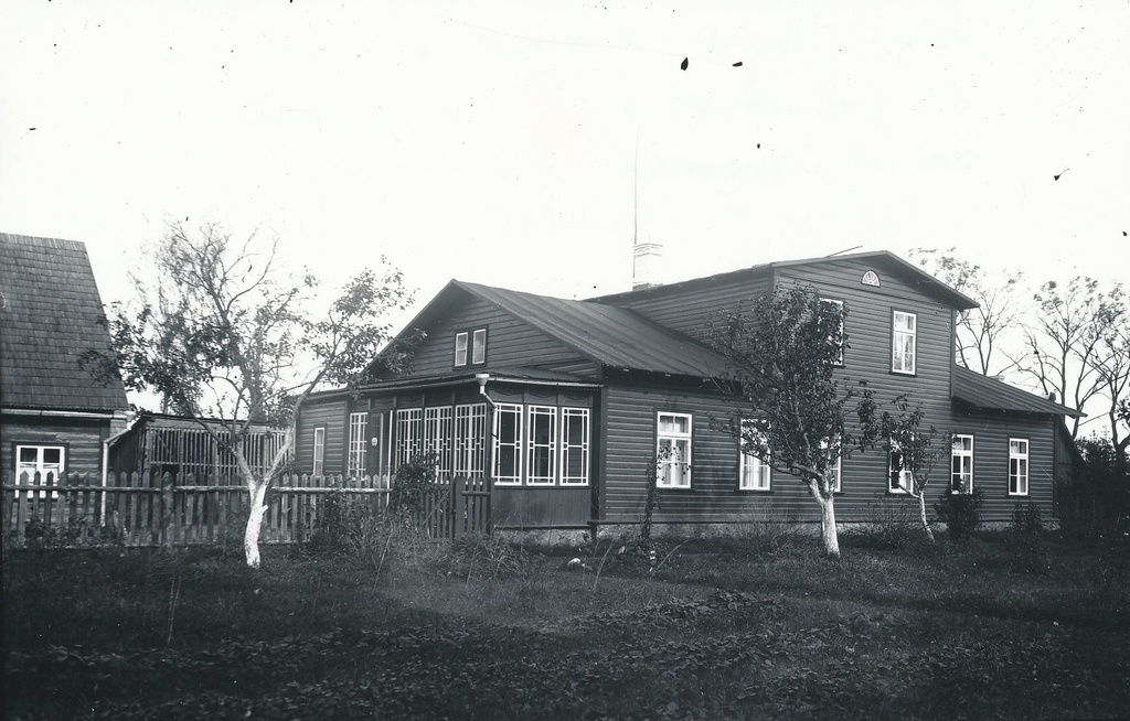 Foto.Allohvitseride kasiino Võrus Kreutzwaldi ja Jaama tänava nurgal 1930-tel