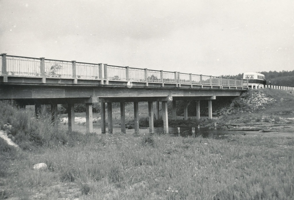 Foto. Võmmorski sild Piusa jõel Orava - Petseri maanteel 1961.a.