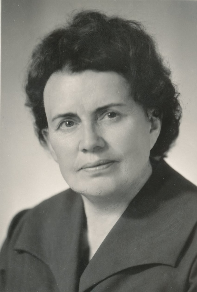 Foto.Maasik, Elsa - ENSV rahvakunstnik, riikliku preemia laureaat oma 60. juubeli ajal.