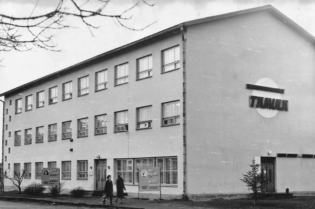 Foto. Teeninduskombinaadi "Tamula" administratiivhoone  Võrus, Lembitu tn. 2. (14.04.1975.a.)