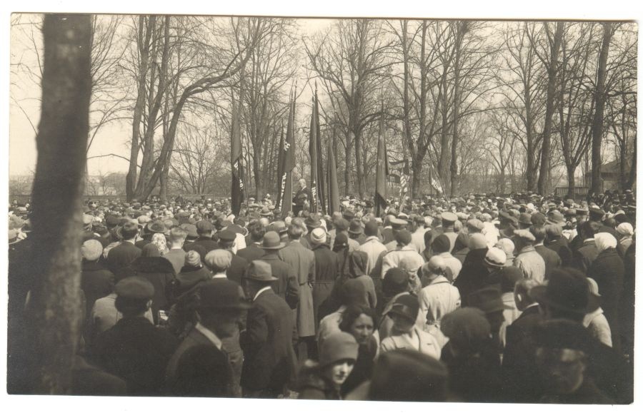 1930s. The 1st May demonstration in Tartu in the Starvere Park.