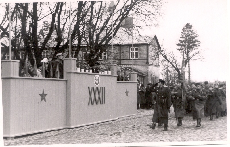 Photo. The 32th anniversary of the October Revolution 7.11.1949 Haapsalu. The military marches for the tribute.