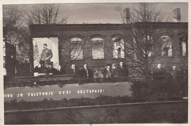 Pärnu Fire Guides and Guests at the tribute during the fire anniversary celebration in 1948.