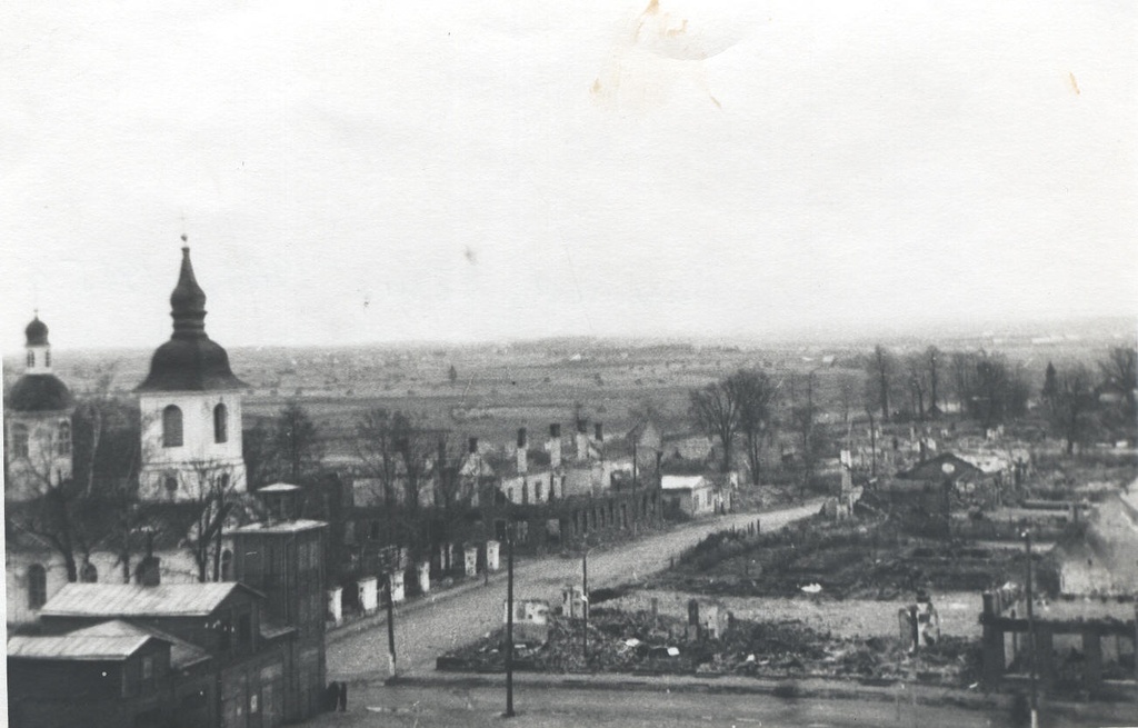 Photo. Ruins in Võrus 1944-1945. View from Tartu Street from the fire extinguishing building .