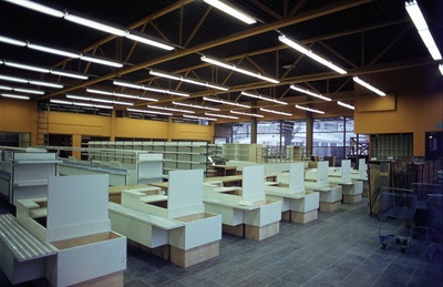 Tallinna kaubahall. Interjöör: müügisaal. Arhitekt Eva Hirvesoo  similar photo