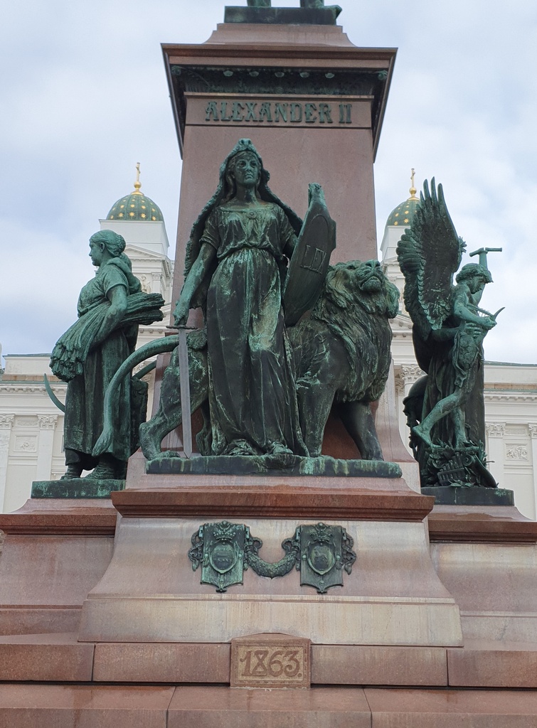 Keisari Aleksanteri II:n muistopatsaan jalustan veistos Lex. rephoto