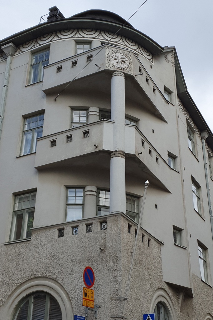 Meritullinkatu 9 - Rauhankatu 3. Usko Nyströmin suunnittelema rakennus: "Städet" rephoto