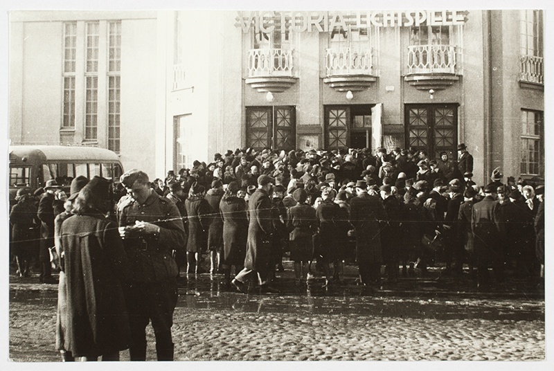 Viktoria - Lightspiele (cinema) front, 17.03.43. Tartu, Garden