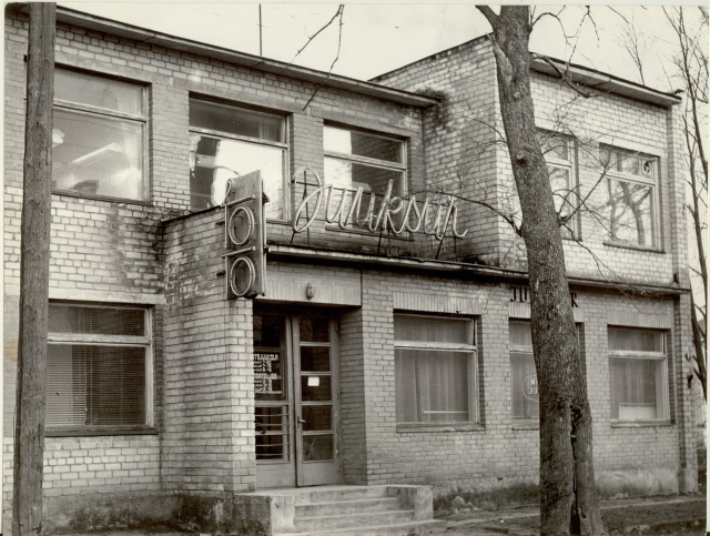 Photo, female hairdresser, photo ateljee Paides on Väike- Garden street