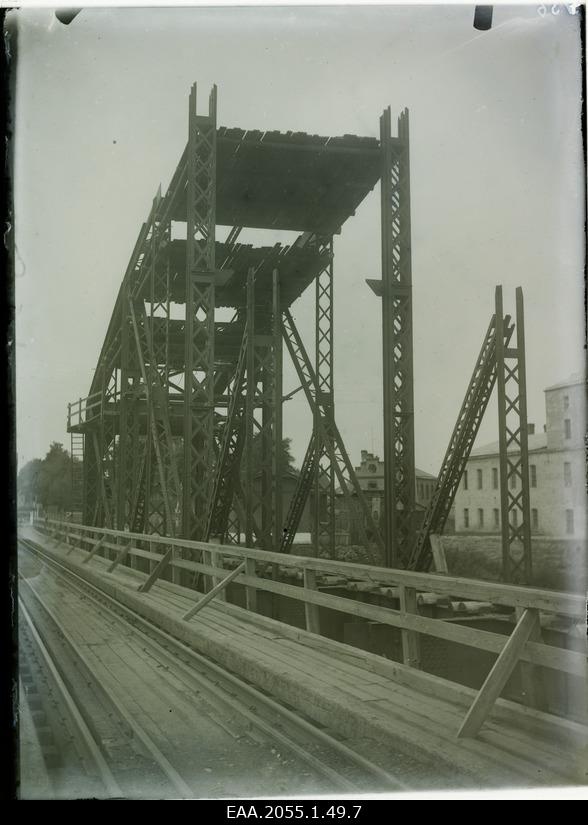 Ehitusjärgus Narva raudteesild