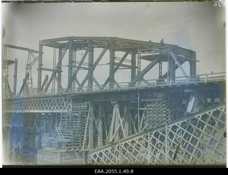 Ehitusjärgus Narva raudteesild