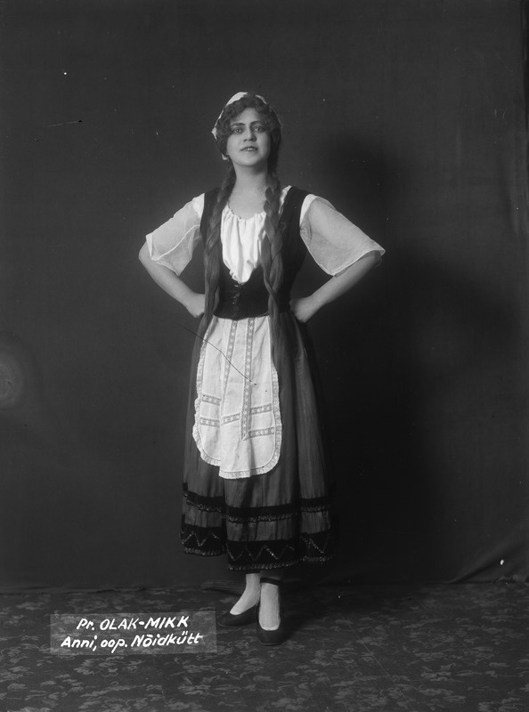 Foto, negatiiv, Olga Mikk-Krull, Anna osas, Carl Maria von Weberi romantiline ooper, Nõidkütt, Estonia, 1920