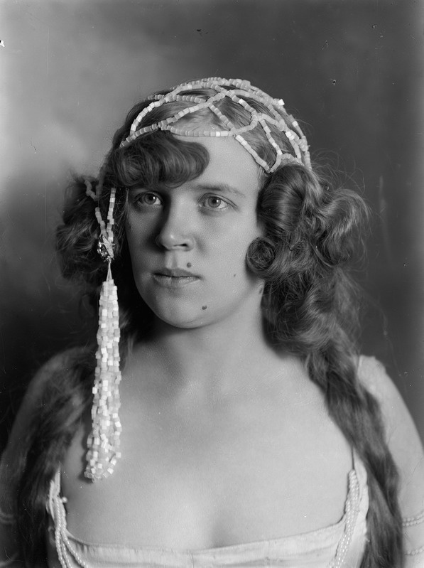 Netty Pinna, portree  ligikaudselt 1923 aastast