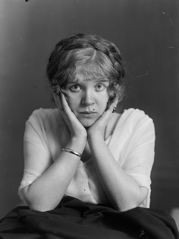 Netty Pinna, portree  ligikaudselt 1926 aastast