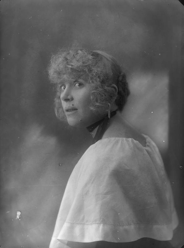 Netty Pinna, portree  ligikaudselt 1923 aastast