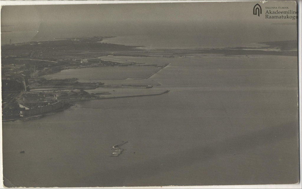 Tallinn Gulf at Noblessner factory buildings