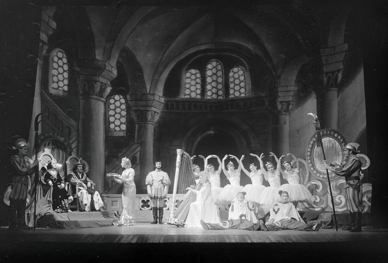 Lumivalgeke ja 7 pöialpoissi, Estonia, 1939, stseen etendusest