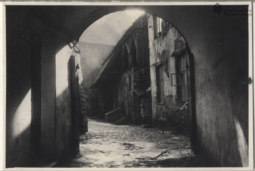 Tallinn. Russian tn 6 interior door