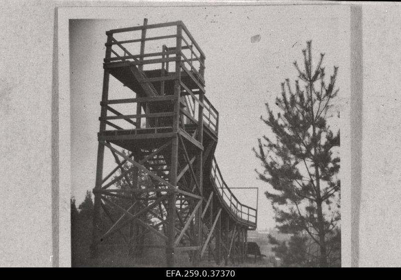 Ühiskondlikus korras ehitatud suusahüppemägi Kilingi-Nõmmel.