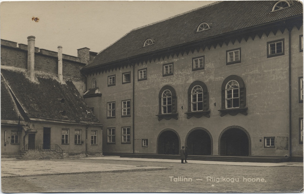 Tallinn : Riigikogu building