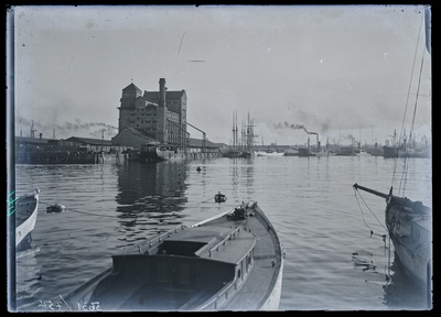 Elevaator Tallinna sadamas Viktooria kaldapealsel  duplicate photo