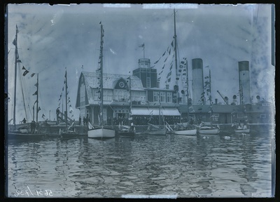 Eestimaa Merejahtklubi Tallinna sadamas, taga jäämurdja "Jermak"  duplicate photo