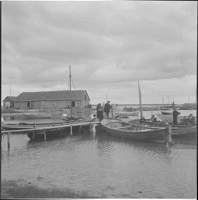 Haapsalu vana sadam  similar photo