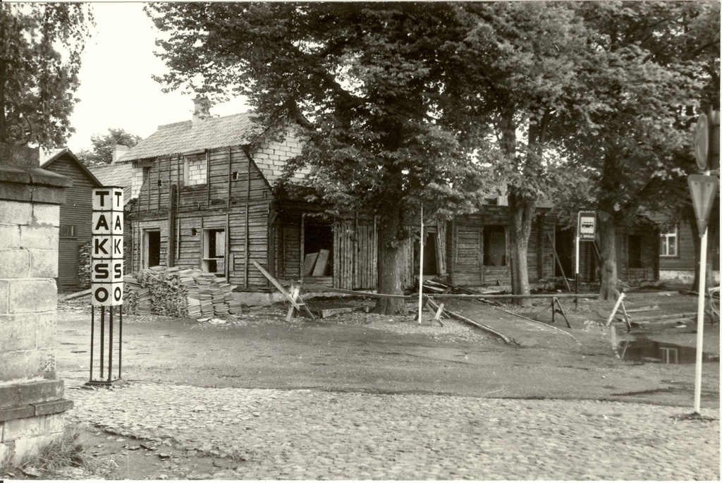 foto, Paide Keskväljak 8 hoone taastamine 1983.a.