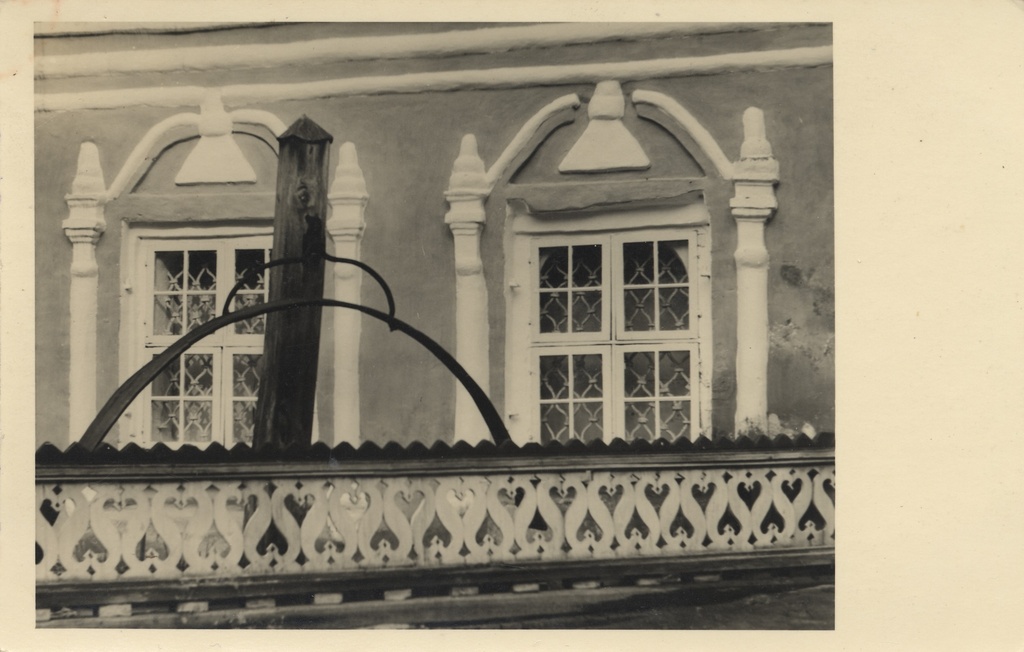 [the windows of the Petzer monastery spare chamber]